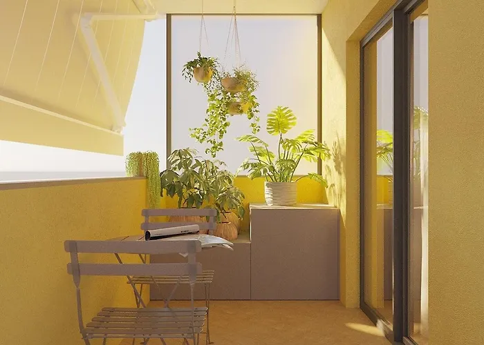 Elda Yellow Palace, In Center Daire Tiran